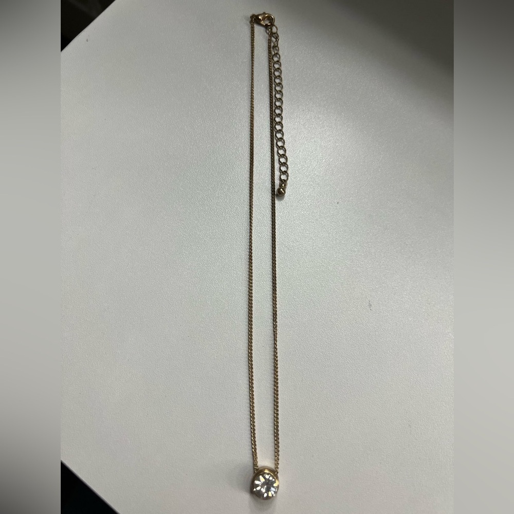 Elegant Gold Necklace with Clear Diamond Pendant
